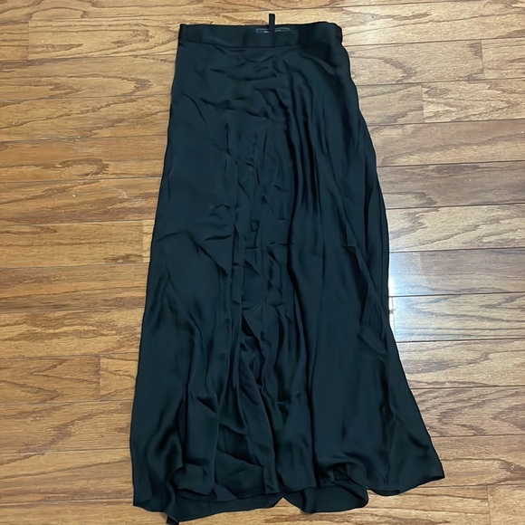 BCBGMAXAZRIA black satin skirt - Picture 3 of 5